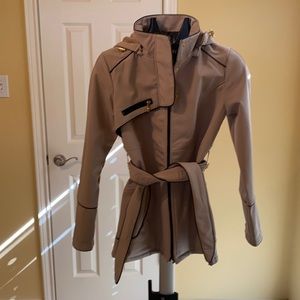 Steve Madden tan coat. Tie waist, fur-lined hood and inside.